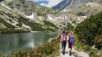 Pierwsze górskie wycieczki dziecka – gdzie zabrać malucha latem?